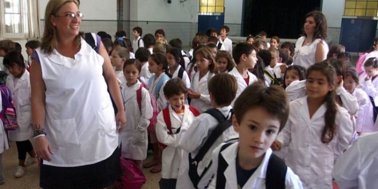Hubo acuerdo con los docentes y las clases empiezan este lunes