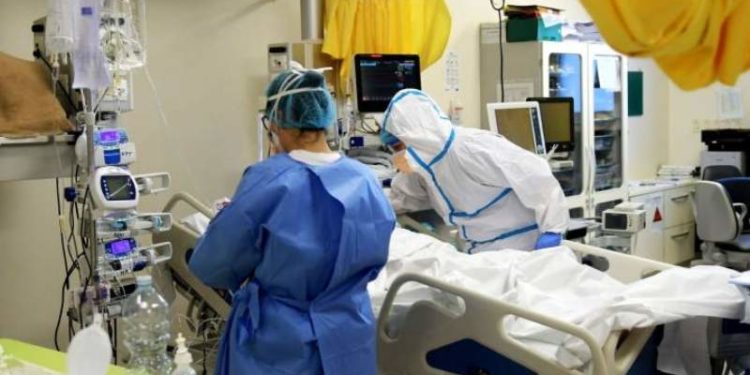 Empezaron a probar en el país un medicamento para tratar el coronavirus  Lo confirmó el ministro de Salud, Ginés González García. La droga se comenzó a implementar en el tratamiento de tres pacientes con COVID-19 que se encuentran internados en el Hospital Posadas.
