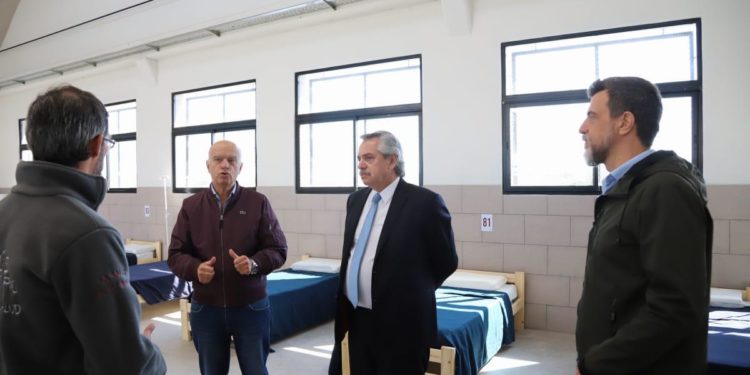 EL PRESIDENTE ALBERTO FERNANDEZ VISITÓ EL HOSPITAL DE CAMPAÑA DE VILLA JARDÍN