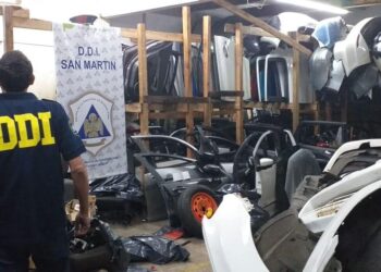 LANÚS: ALLANAN DOS DESARMADEROS CLANDESTINOS E INCAUTAN MÁS DE 32 MIL AUTOPARTES