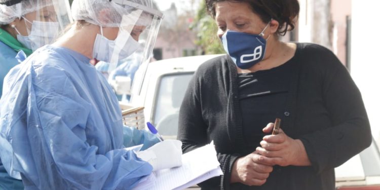 CASA POR CASA EN LANUS: YA 10 CASOS SOSPECHOSOS DIERON NEGATIVO