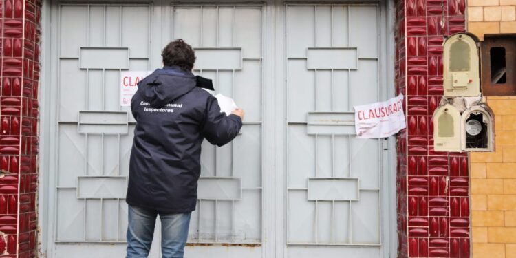 *DOS DETENIDOS EN UN TALLER CLANDESTINO CLAUSURADO EN VALENTÍN ALSINA*