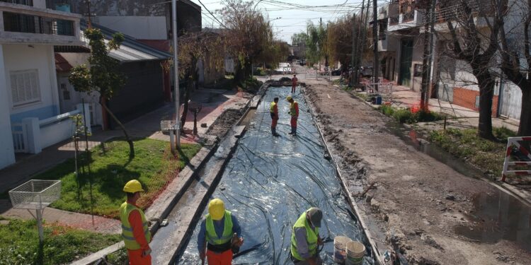*NUEVO FRENTE DE OBRAS DE REPAVIMENTACIÓN Y BACHEO EN VALENTÍN ALSINA*