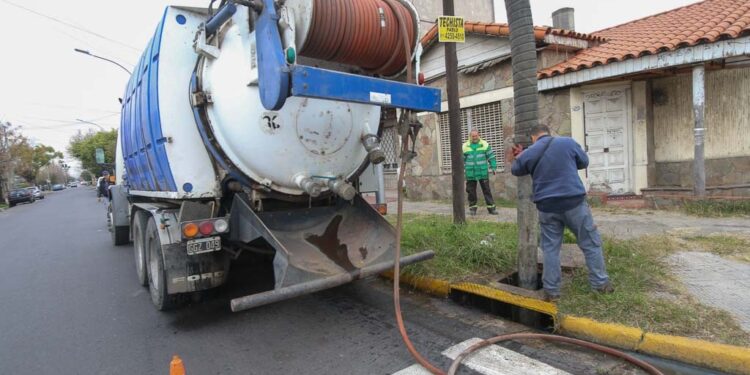 *EN LANÚS, EN LOS PRIMEROS 6 MESES DEL 2020 SE DESTAPARON MÁS DE 32 MIL METROS LINEALES DE CONDUCTOS PLUVIALES*