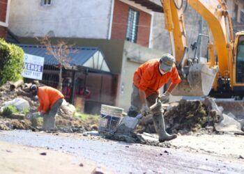 *CON 11 FRENTES DE OBRA, EL MUNICIPIO AVANZA EN LA REPAVIMENTACIÓN DE 250 CUADRAS DE LANÚS*
