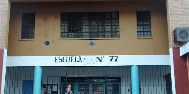 MURIÓ LA DIRECTORA DE UNA ESCUELA DE LANÚS POR CORONAVIRUS