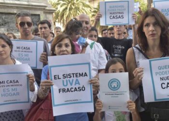 BANCOS, INTIMAN   A TOMADORES DE CREDITO UVA.