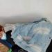 Murió por covil una joven que esperaba cama en hospital acostada en el piso