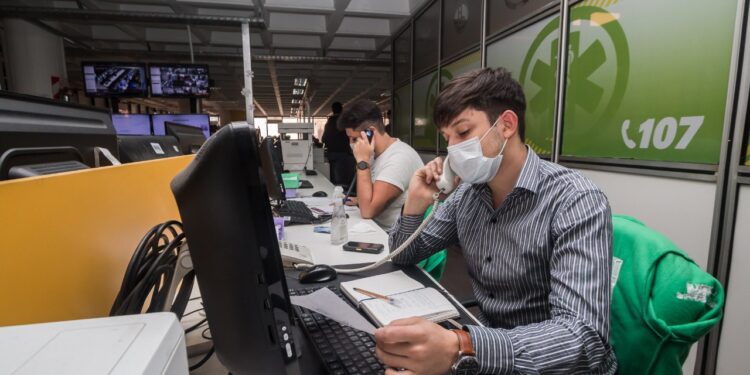 EN LANÚS, EL ÁREA DE SALUD MENTAL ASISTIÓ A 1200 PERSONAS A TRAVÉS DEL DISPOSITIVO DE ASISTENCIA TELEFÓNICA CREADO EN LA PANDEMIA