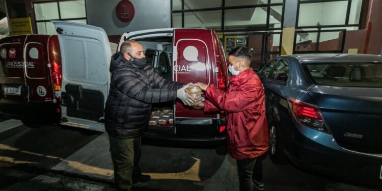 CON LA LLEGADA DE LAS BAJAS TEMPERATURAS, SE INTENSIFICÓ EL OPERATIVO SOLIDARIO EN LANÚS