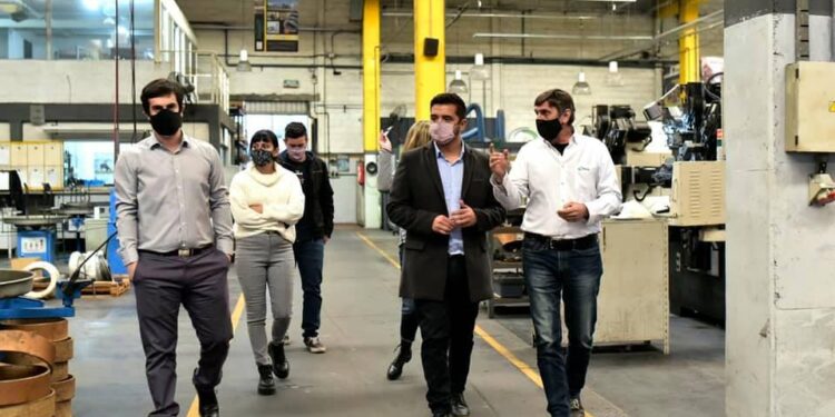 AGUSTÍN BALLADARES JUNTO A COMERCIANTES Y EMPRESARIOS DEL DISTRITO