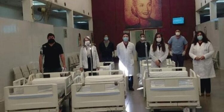 El Ministerio de Salud bonaerense le entregó cinco camas de terapia intensiva al Hospital Evita de Lanús