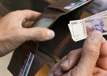 Golpe al bolsillo: prepagas, GNC, alquileres, expensas y el gas aumenta en agosto