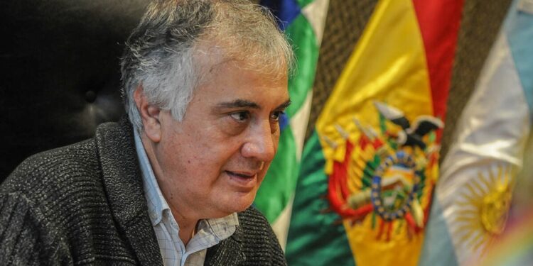El embajador de Bolivia en Argentina dijo que Macri «debería reconocer» el tráfico de armas a su país