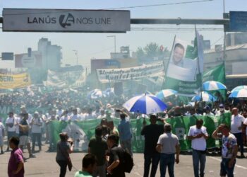 Masiva movilización de la Federación en apoyo a los trabajadores municipales de Lanús