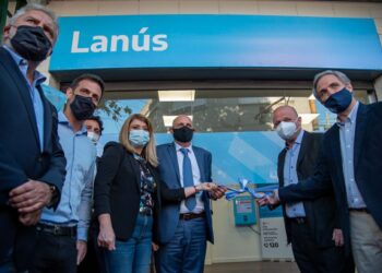 Julián Álvarez, Russo y Pallares acompañaron la inauguración de una sede de la CNRT en Lanús