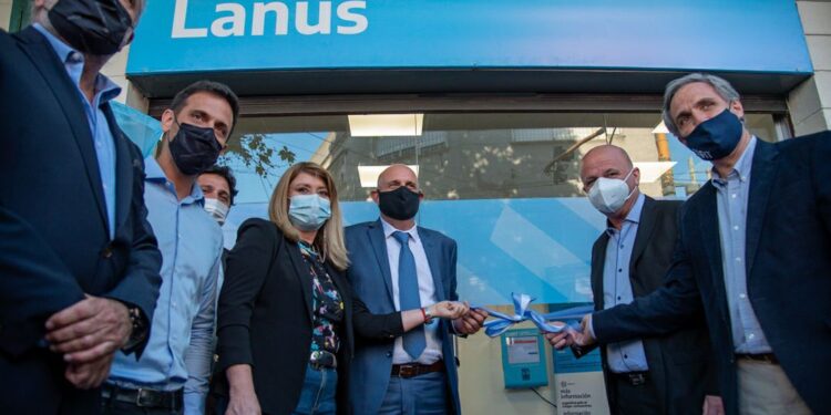 Julián Álvarez, Russo y Pallares acompañaron la inauguración de una sede de la CNRT en Lanús