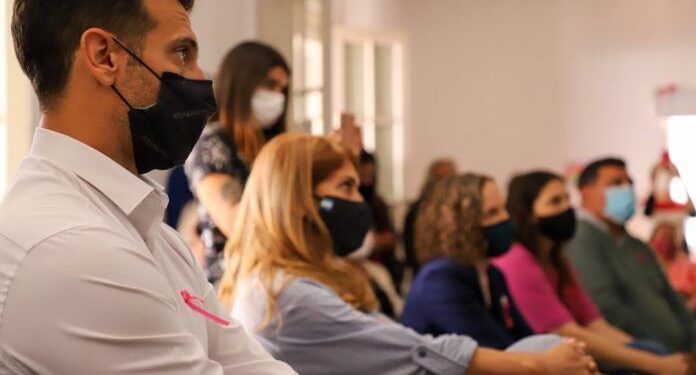 Julián Álvarez y Sierra acompañaron la presentación de la Guía para la Atención de mujeres y personas gestantes