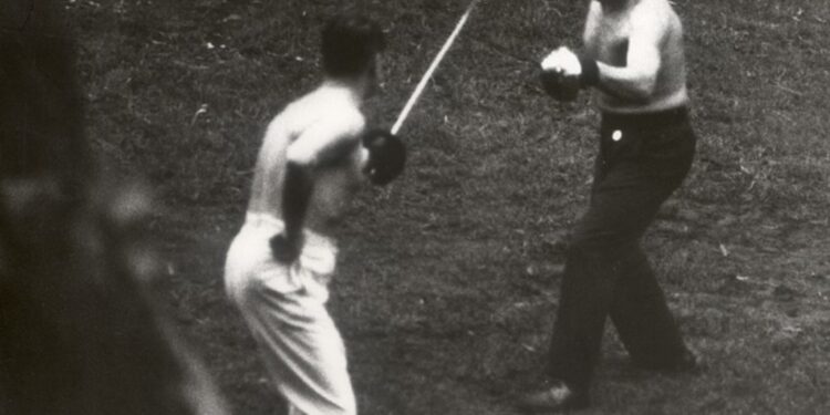 Duelos: honor y gloria de una tradición olvidada, en 1897 Yrigoyen y Lisandro de la Torre  y 1968 el periodista Yoliván Biglieri y el militar Benigno Varela