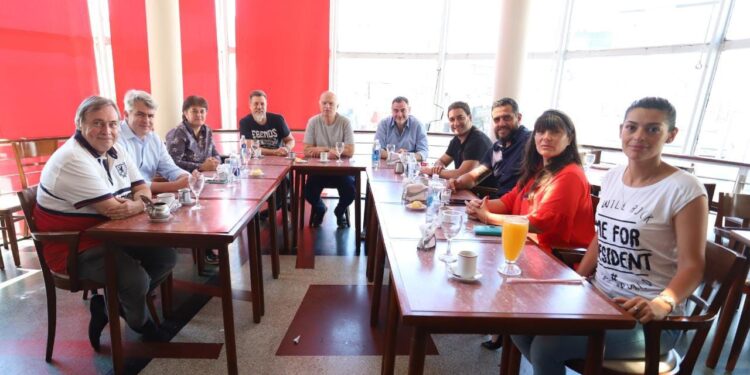 GRINDETTI DESAYUNÓ CON LOS CONCEJALES ELECTOS DE JUNTOS: