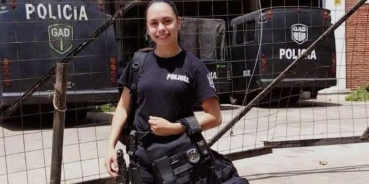 Budge: motochorros balearon a una mujer policía