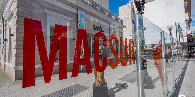 LANÚS: EL MACSUR PRESENTA LA MUESTRA EXTRAÑO SER