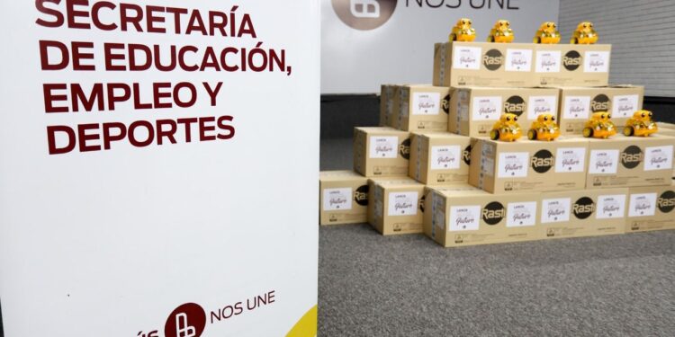 GRINDETTI ENTREGÓ KITS DE ROBÓTICA A 47 JARDINES DE INFANTES PÚBLICOS Y A 5 ESCUELAS DE EDUCACIÓN ESPECIAL