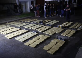 HALLAN MEDIA TONELADA DE MARIHUANA EN UNA CAMIONETA ABANDONADA