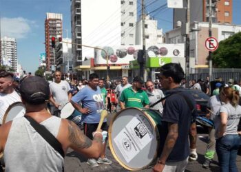 Lanús: Municipales marcharon en repudio al decreto de Grindetti que fijó un aumento salarial