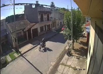 Chingolo: Una mujer fue asaltada por dos motochorros frente a sus hijos