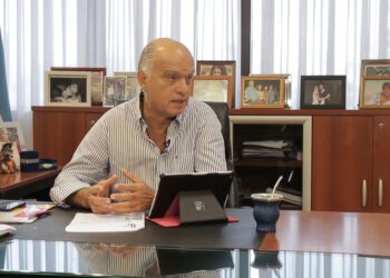 GRINDETTI A FAVOR DE QUE LOS INTENDENTES ADMINISTREN LA ASISTENCIA SOCIAL