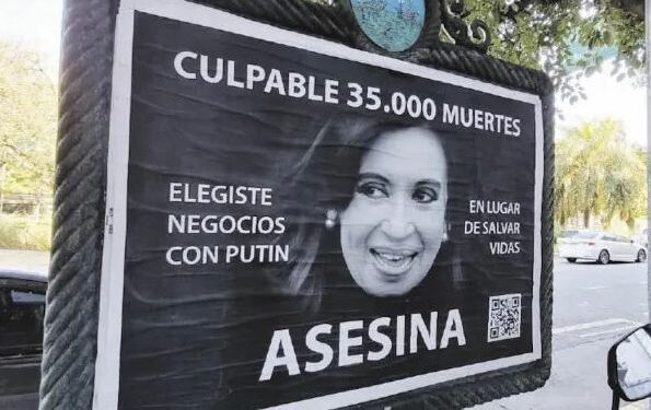Allanaron la casa de quien habría encargado los afiches difamatorios contra CFK