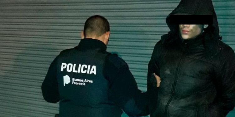 Lanús: detuvieron a dos asaltantes, uno es policía