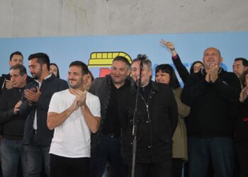 Máximo Kirchner encabezó un acto en Lanús y disparó contra Guzmán: «Tiene el apoyo del FMI y Clarín»