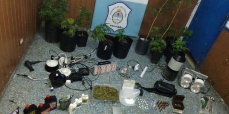 Sarandí: desbaratan un laboratorio de drogas y detienen a dos hombres