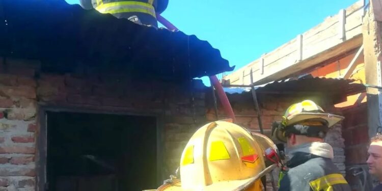 LANÚS: TRES CASAS SE INCENDIARON EN CUATRO HORAS