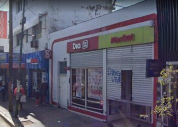 LANÚS: TRES DETENIDOS POR ROBAR UN CHAMPÚ, UNA CREMA DE ENJUAGUE Y UNA CERVEZA