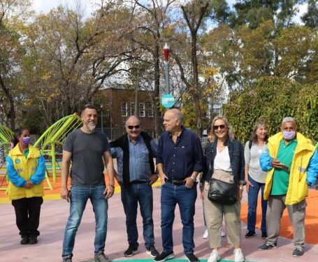 GRINDETTI Y KRAVETZ RECORRIERON LAS ACTIVIDADES DE LA RENOVADA PLAZA MORENO DE ESCALADA