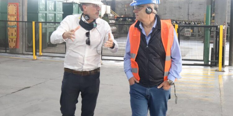 GRINDETTI VISITÓ LA PLANTA DE SIAT TENARIS EN VALENTÍN ALSINA