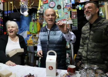 Grindetti distinguió a la ferretería “Norma” por sus 70 años en Lanús