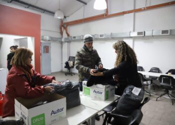 EN EL DÍA MÁS FRÍO DEL AÑO, DIEGO KRAVETZ SUPERVISÓ EL ARMADO DEL OPERATIVO “SOLIDARIO” PARA PERSONAS EN SITUACIÓN DE CALLE