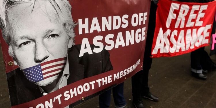 Periodistas de todo el mundo reclaman la libertad de Julian Assange