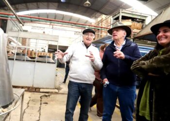 GRINDETTI VISITÓ LA TRADICIONAL EMPRESA DE SOMBREROS LAGOMARSINO