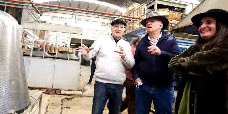 GRINDETTI VISITÓ LA TRADICIONAL EMPRESA DE SOMBREROS LAGOMARSINO
