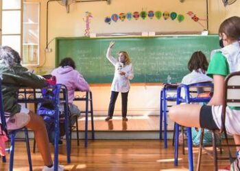 Adiós al “todes” en las escuelas de CABA: regularán el lenguaje inclusivo en las aulas