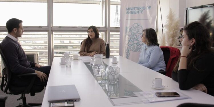 JULIÁN ÁLVAREZ SE REUNIÓ CON DANIELA VILAR PARA TRABAJAR LA AGENDA AMBIENTAL DE LANÚS