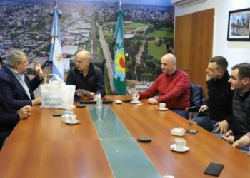 Lanús: El ministro D’Onofrio y el intendente Grindetti entregaron más de 1500 pases libres multimodales