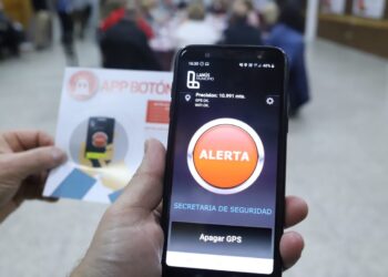 LANÚS: BUSCAN LLEGAR A 100% DE LOS ABUELOS CON BOTONES ANTIPÁNICO