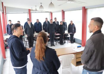 KRAVETZ VISITÓ LA ESCUELA DE FORMACIÓN DE LA POLICÍA LOCAL