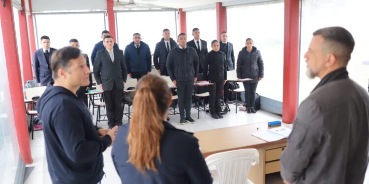 KRAVETZ VISITÓ LA ESCUELA DE FORMACIÓN DE LA POLICÍA LOCAL